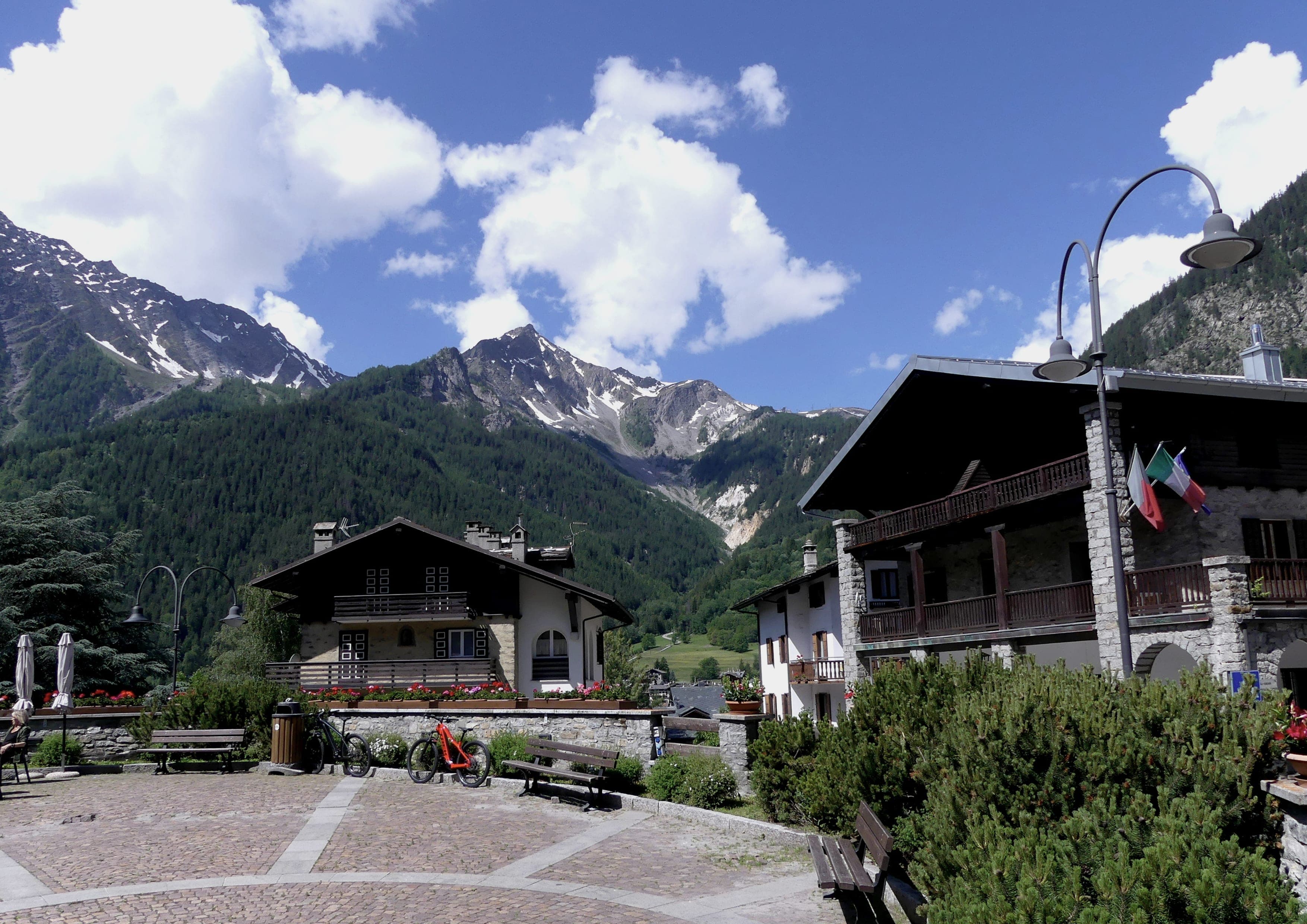 Alta Via della Valle d'Aosta 2 landscape certificate route preview in Italy